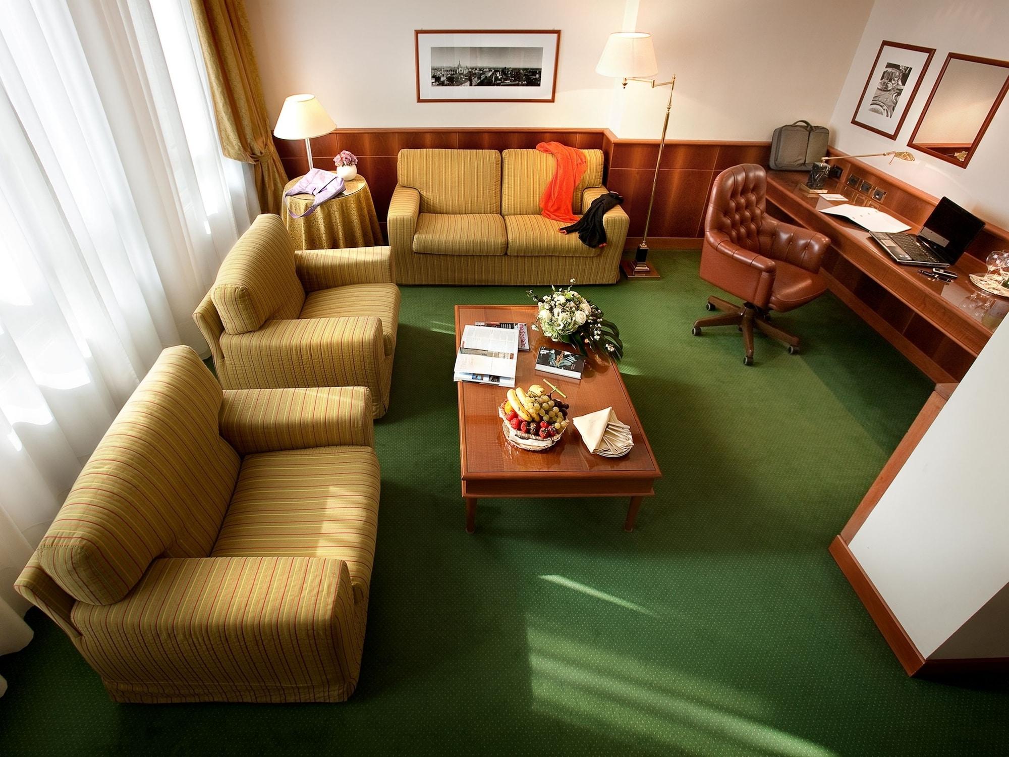 Hotel Cavour Милан Экстерьер фото