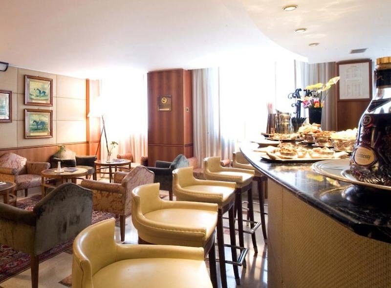 Hotel Cavour Милан Экстерьер фото