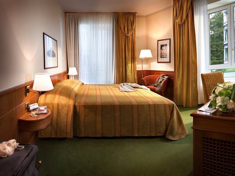 Hotel Cavour Милан Экстерьер фото
