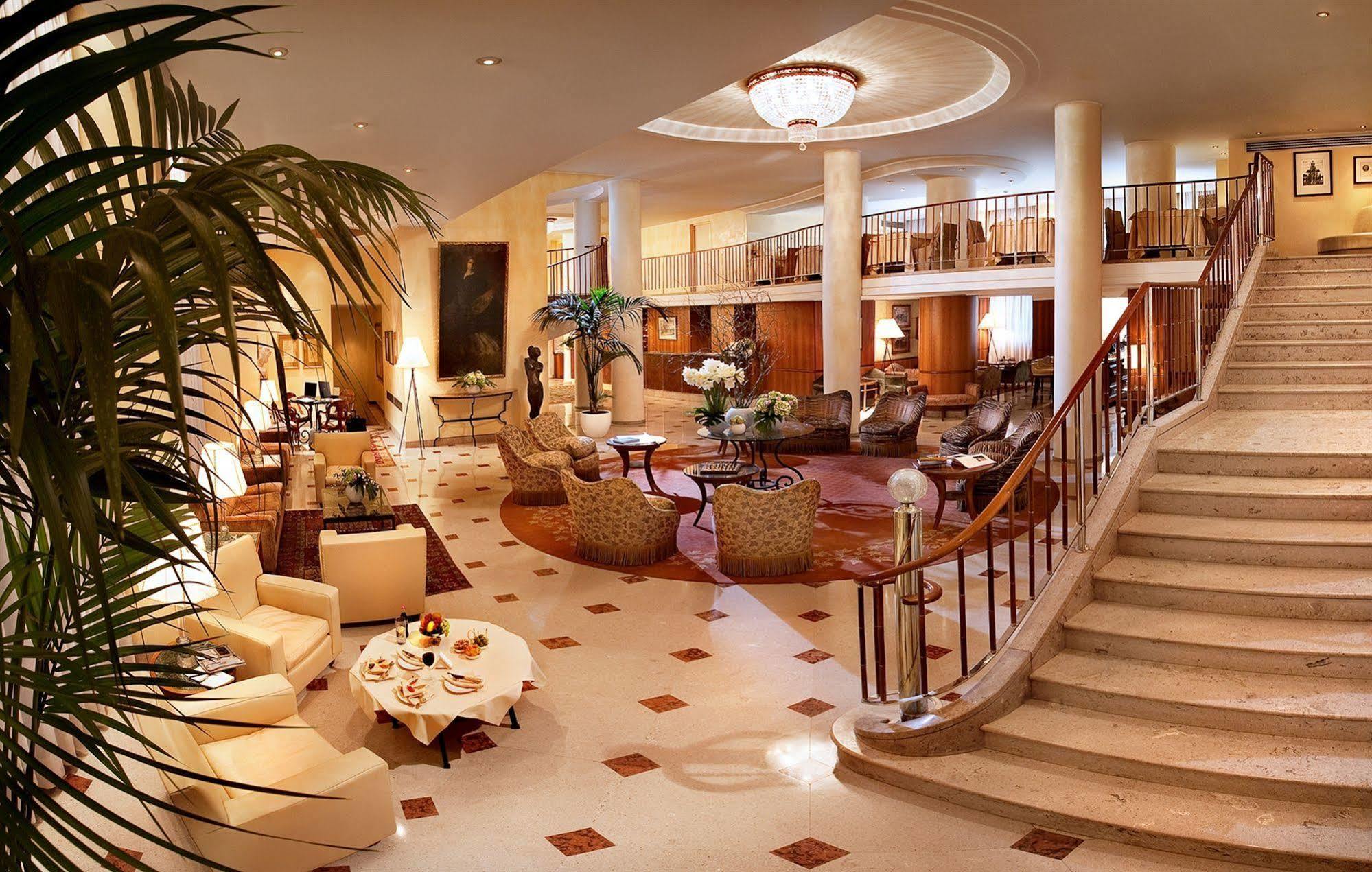 Hotel Cavour Милан Экстерьер фото