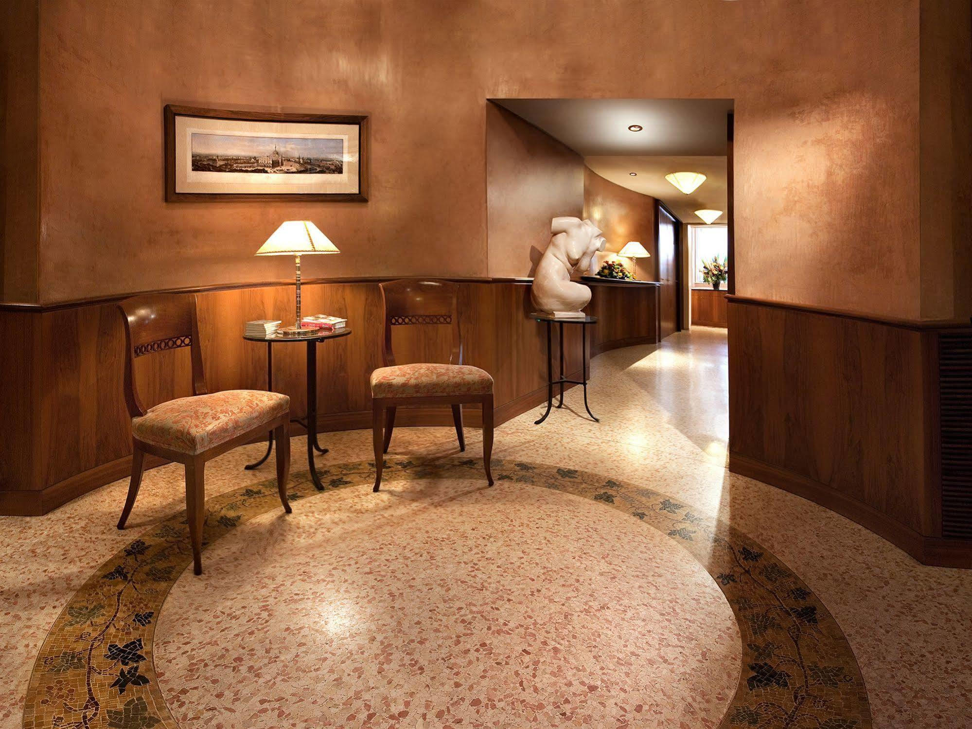 Hotel Cavour Милан Экстерьер фото