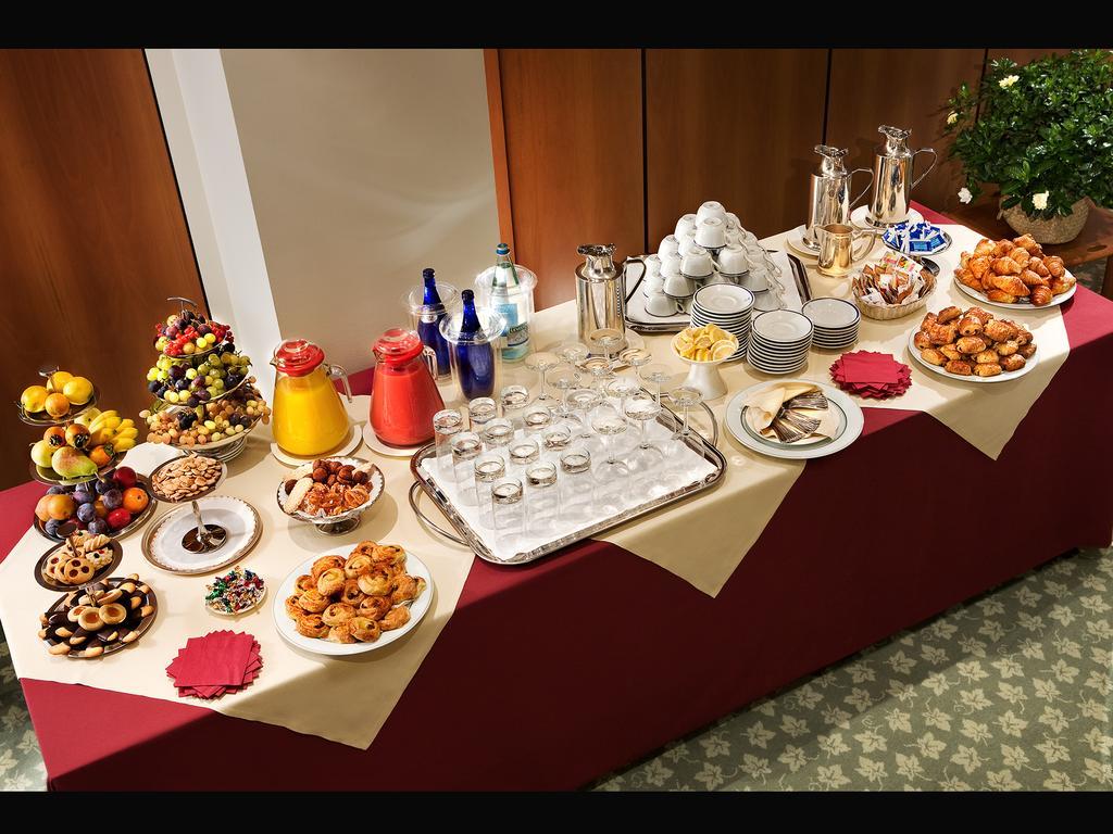Hotel Cavour Милан Экстерьер фото